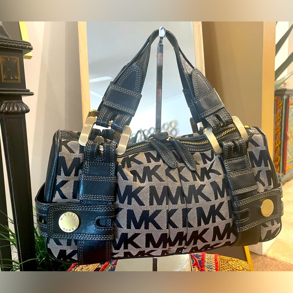 Beautiful Rare Michael Kors Signature jacquard print bag